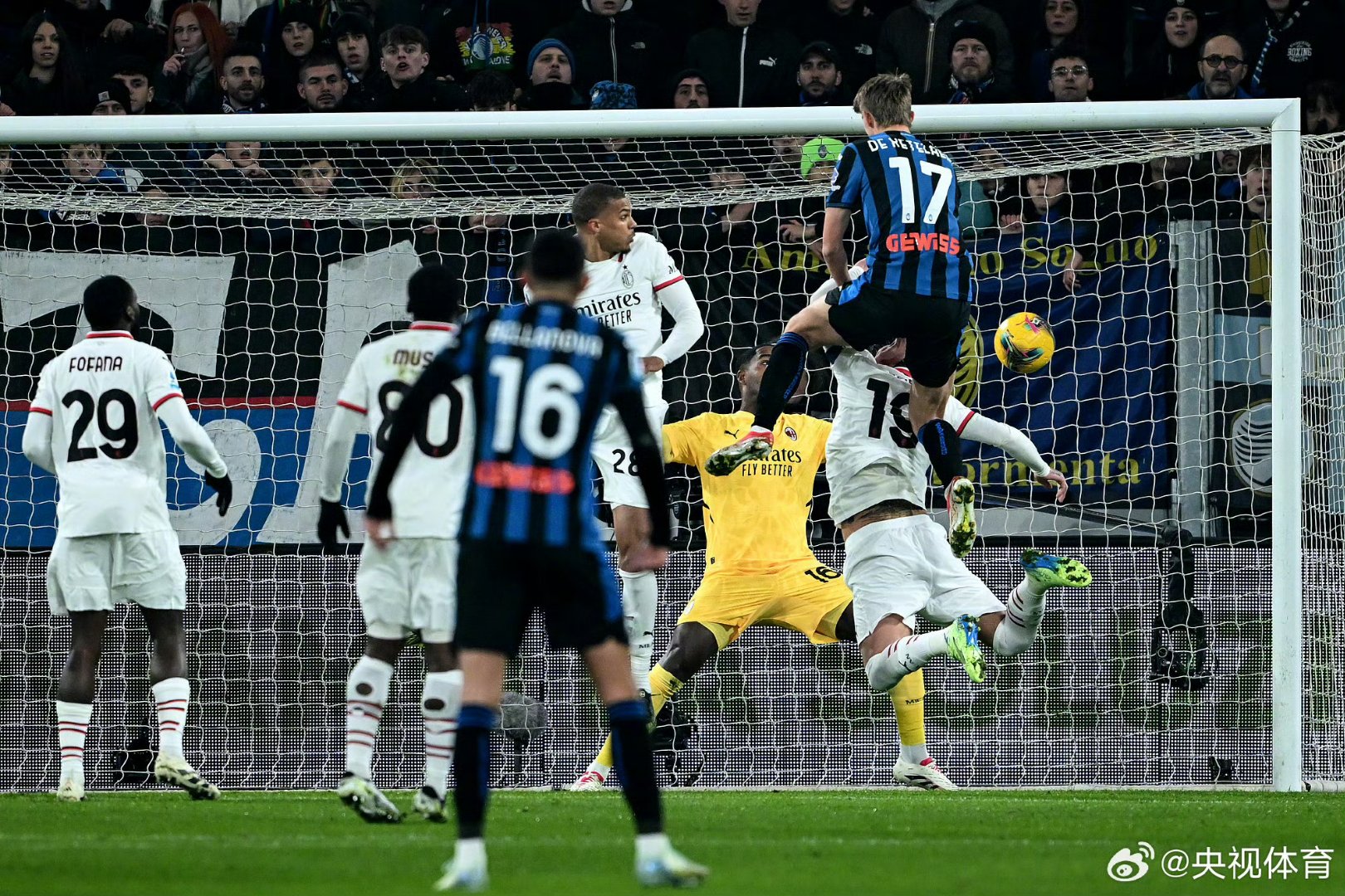 一名年轻田 一名年轻田