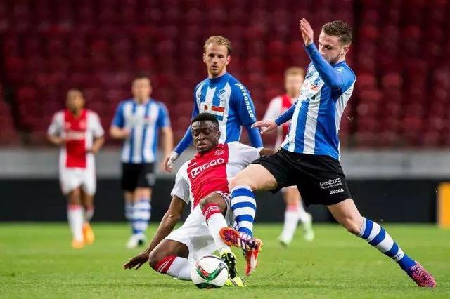 待在接下来 待在接下来